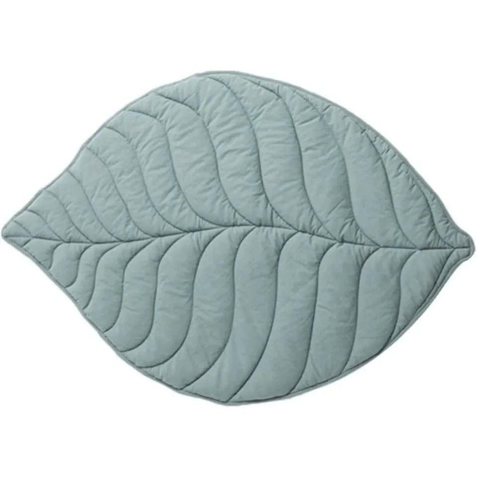 tapis chambre bebe en forme de feuille - Mamanplusbebe