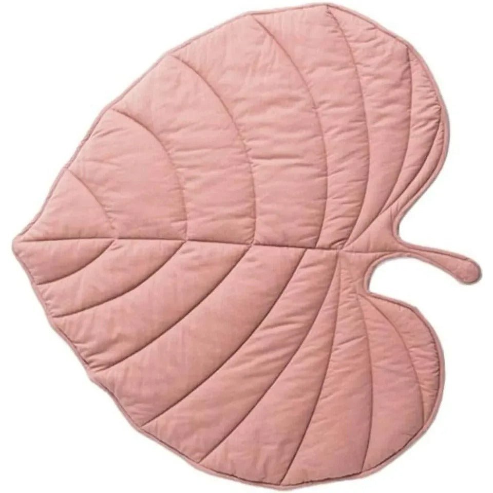 tapis chambre bebe en forme de feuille - Mamanplusbebe