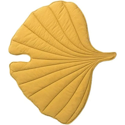 tapis chambre bebe en forme de feuille - Mamanplusbebe