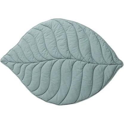 tapis chambre bebe en forme de feuille - Mamanplusbebe