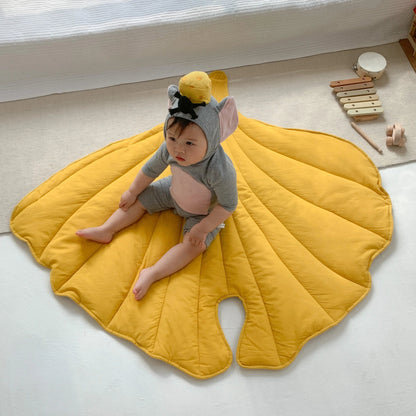 tapis chambre bebe en forme de feuille - Mamanplusbebe